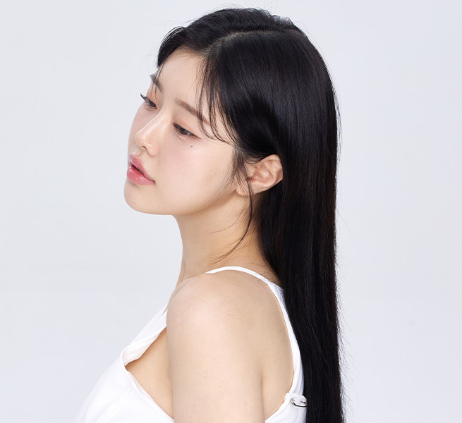 안면윤곽 수술 후 볼처짐 관련 Q&A 여성 모델 이미지